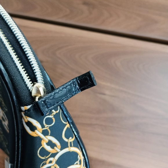 Black and Gold Chain Pattern Cosmetic Bag - Picture 3 of 4